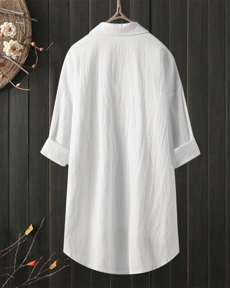 Casual, solid-colored blouse with long sleeves — a versatile everyday basic
