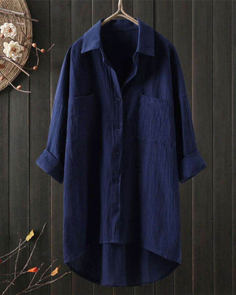 Casual, solid-colored blouse with long sleeves — a versatile everyday basic