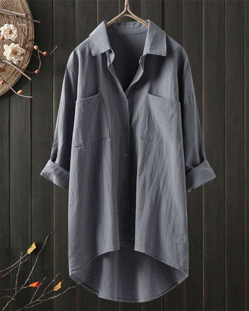 Casual, solid-colored blouse with long sleeves — a versatile everyday basic