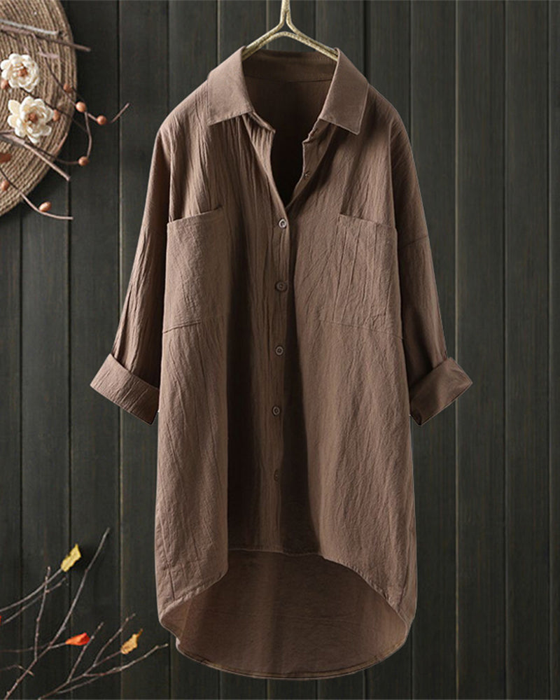 Casual, solid-colored blouse with long sleeves — a versatile everyday basic