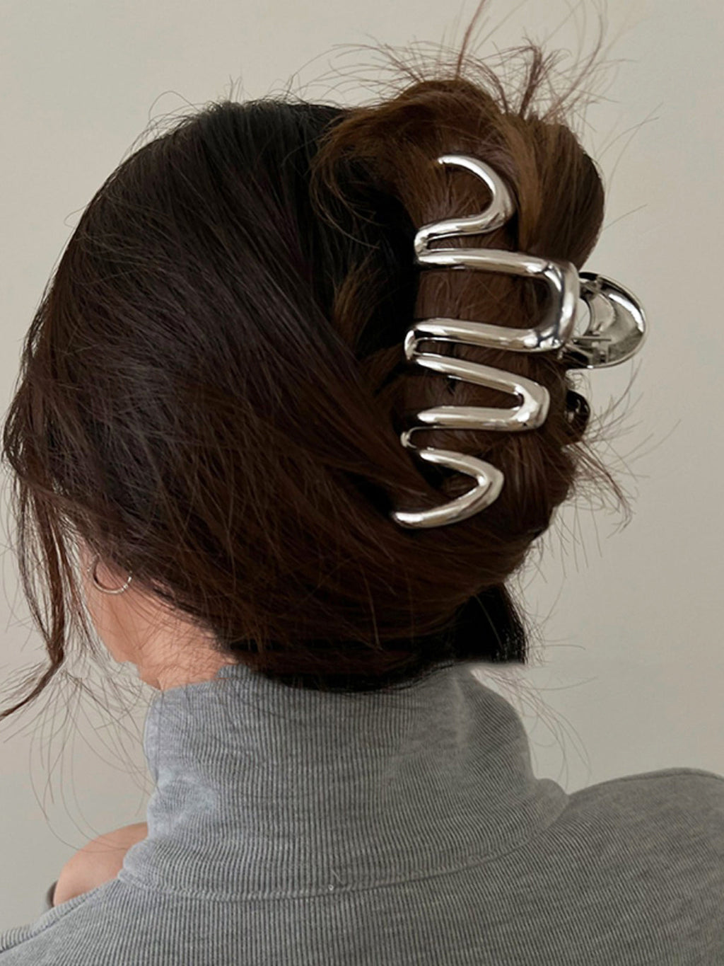 Laure | Sculptural Metallic Finish Hair Clip