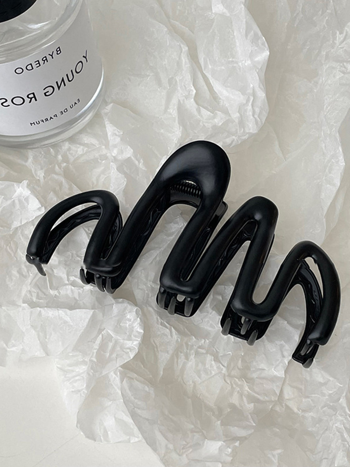 Laure | Sculptural Metallic Finish Hair Clip