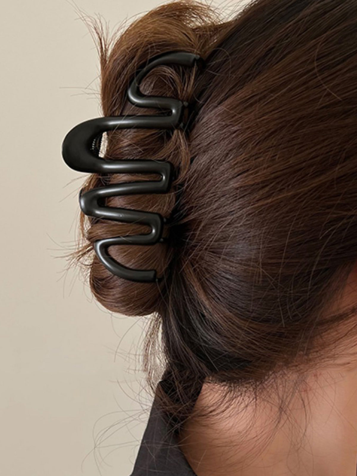 Laure | Sculptural Metallic Finish Hair Clip