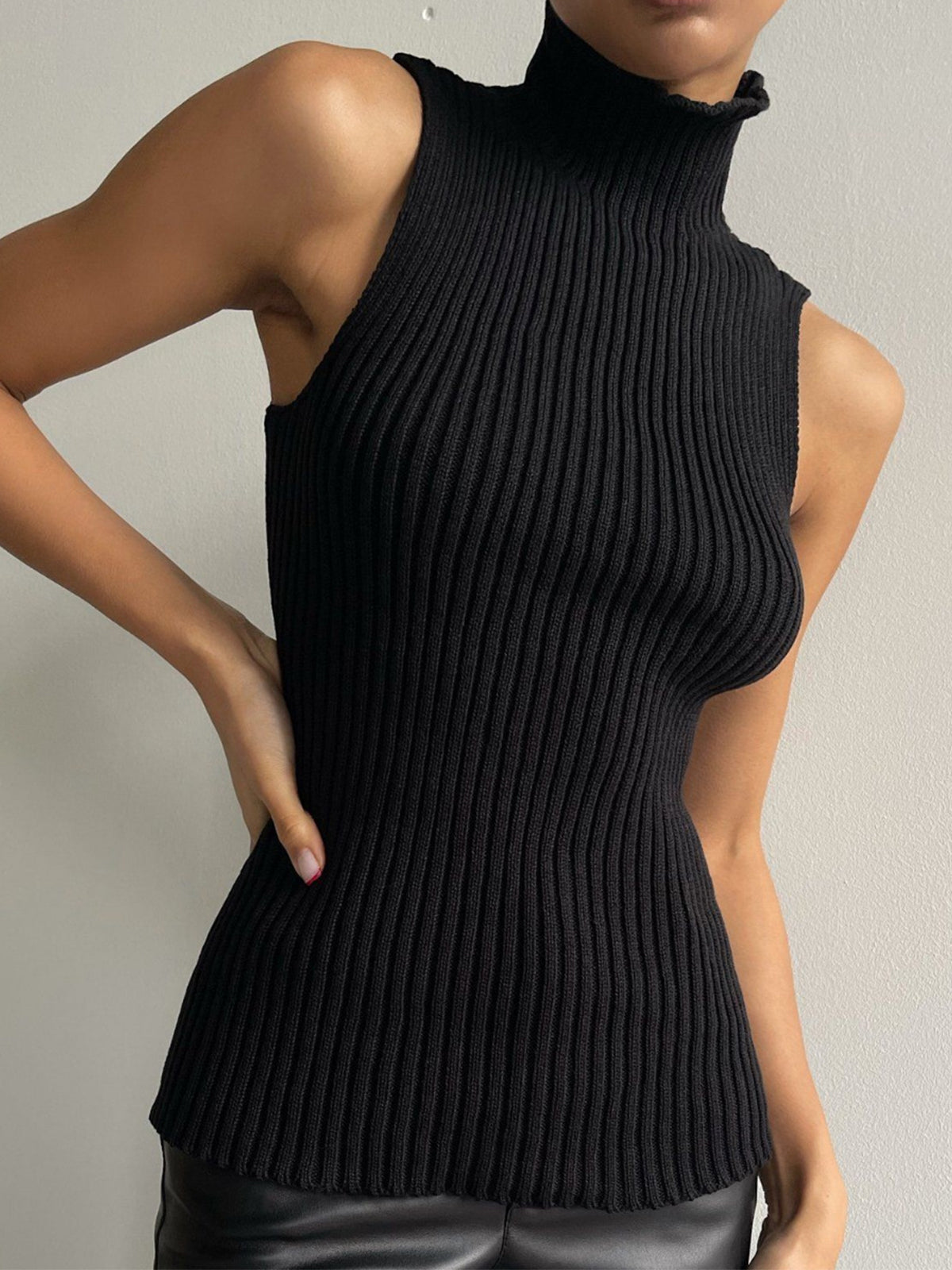 Nives | Sleeveless Knit Top for Women